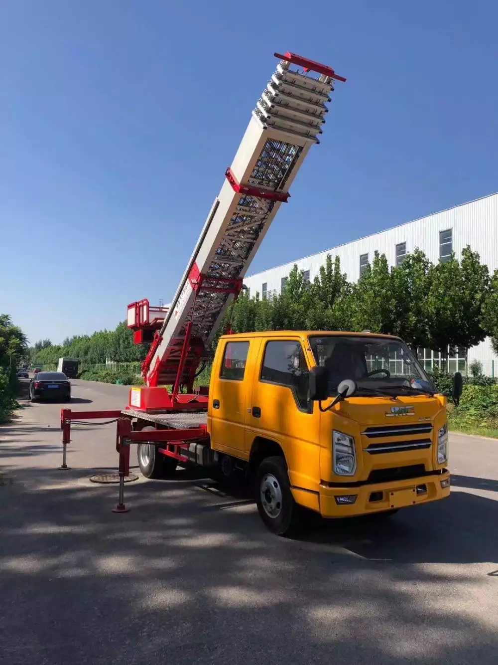 蠡县附近的云梯车出租服务：轻松解决高空作业需求